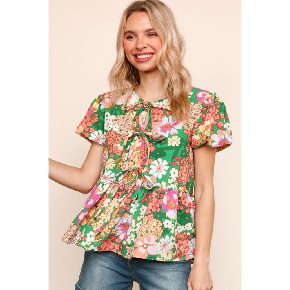 NEW! Kelly Green Front Tie Bubble Sleeve Floral Top! - Picture 3 of 8